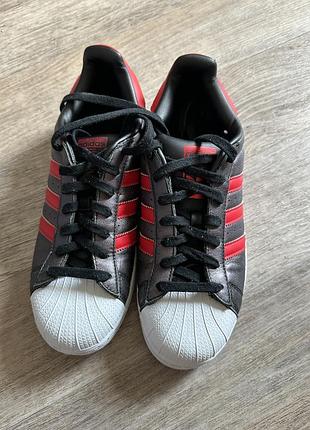 Кроссовки superstar adidas с красными полосками