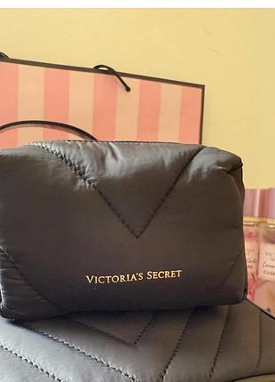 Маленькая компактная косметичка из нейлона от viktoria’s secret стильное решение для путешествий и ежедневного использования,удобный формат.