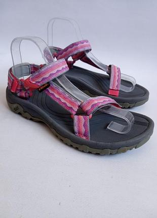 Босоніжки teva