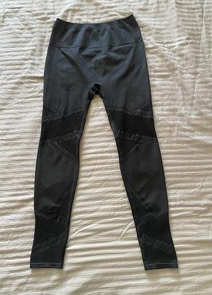 Легінси лосини fabletics  чорні із високою талією, довжиною 7/8, розмір s.