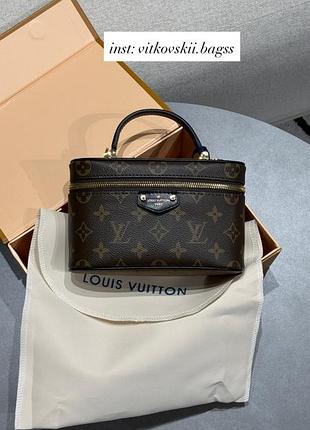 Сумочка vanity chain pouch in monogram canvas🖤