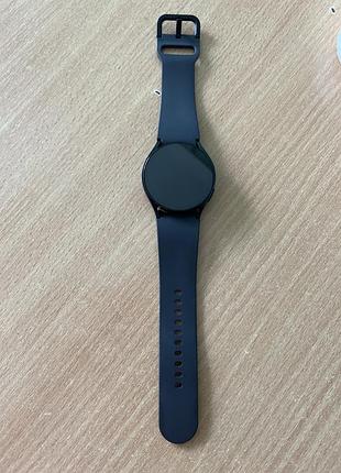 Samsung galaxy watch 6. колір чорний, розмір дисплея 40 мм, матеріал корпусу алюміній