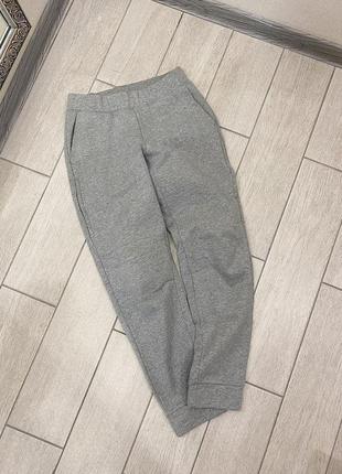 Теплые штаны на флисе серые
