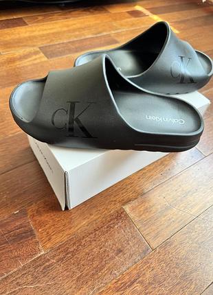 Шльопанці  calvin klein розмір 43,(us10)оригінал