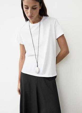 Класна білосніжна базова футболка від massimo dutti