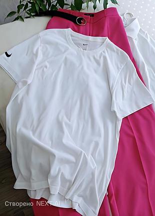 Базовая белая футболка от nike