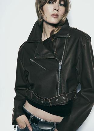Укорочена  куртка zara з ефектом поношеності ( розмір с )