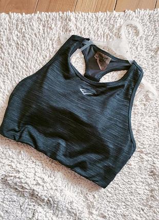 Хороший топ спортивный с чашками от бренда everlast