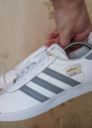 Кросівки adidas gazelle на стопу 26,5 см стан нових, натуральна мяка шкіра