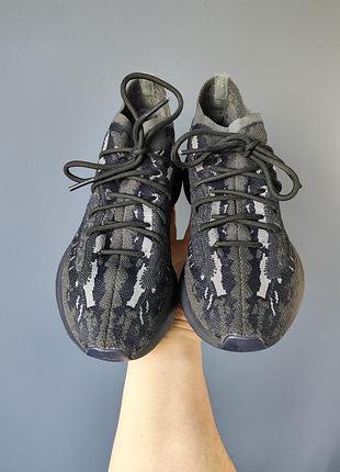 Продам кроссовки adidas yeezy boost 380 triple black