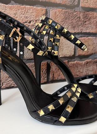 Босоніжки жіночі divine follie, valentino (italy) р.37 (24 см)