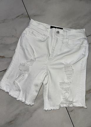 Женские стрейчевые белые рваные джинсовые шорты hollister s (26)