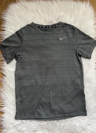 Футболка стан нової речі nike
