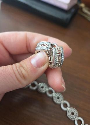 Серьги в виде серебряных