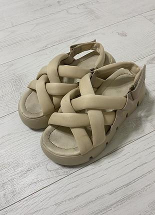 Босоніжки 👡