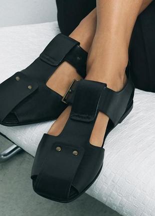 Ультрамодные кожаные босоножки zara