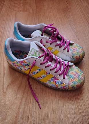 Женские кроссовки adidas