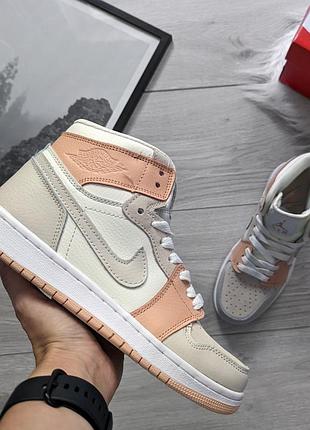 Кроссовки nike air jordan 1 retro бежевые с розовым