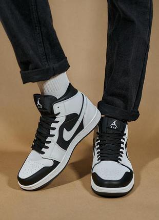 Nike air jordan 1 retro mid tuxedo