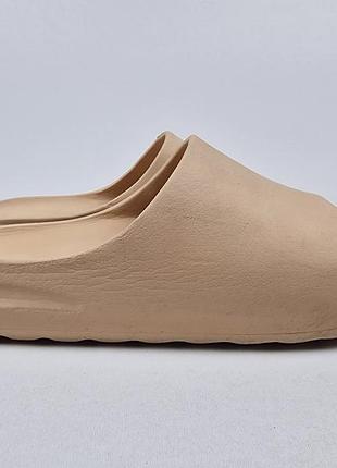 Эти шлепанцы — модель в стиле adidas yeezy slide