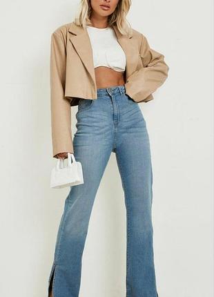 Джинси boohoo , світло блакитні жіночі, кльош з розрізами внизу, 30р.