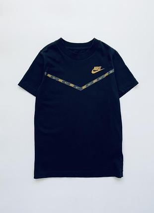 Стильна оригінальна футболка від спортивного бренду nike у базовому чорному кольорі розмір 122-128 см