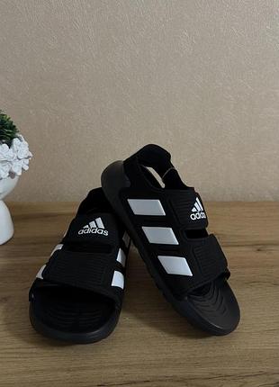 Дитячі босоніжки/сандалі adidas
