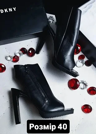 Dkny оригінал чорні шкіряні закриті босоніжки на високих підборах