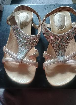Босоножки лёгкие удобные 39-40