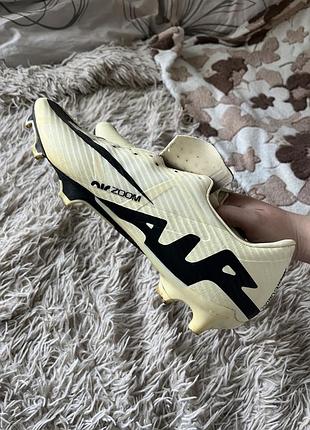 Бутси nike air zoom mercurial fg кремово-чорні, футбольні шиповки для натурального газону, б/у стан, оригінал nike, зручні та легкі.