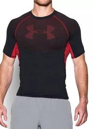 Чоловіча чорно-червона компресійна спортивна футболка в принт від under armour