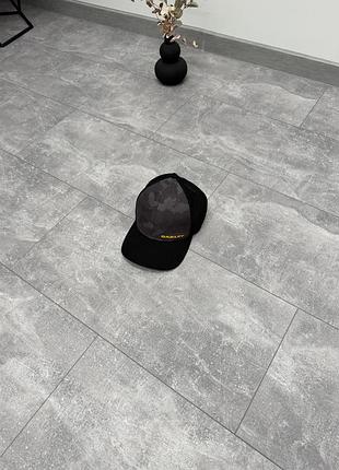 Кепка oakley trucker cap 2 в кольорі grey brush camo.