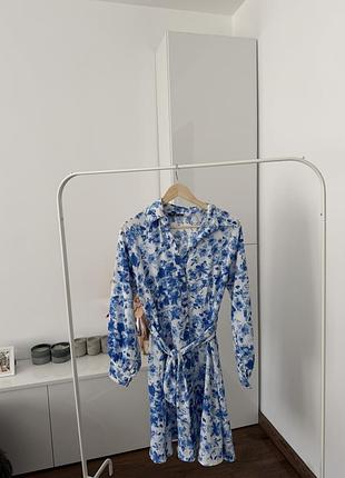 Квіткова сукня з ремінцем на талії mango zara