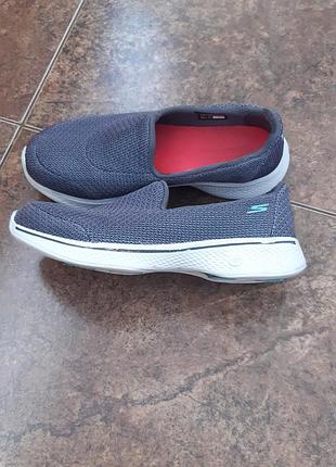 Женские слипоны skechers go walk 4 серого цвета.