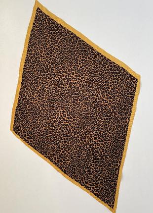 Красива лепардова хустинка zara