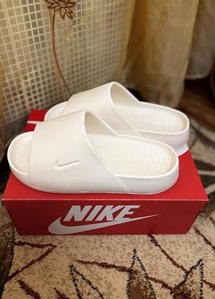 Тапочки nike calm slide white, білі / щлепанци, найк