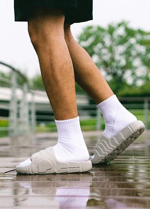 Чоловічі шльопанці пантолети тапочки сланці adidas adilette 22 light brown
