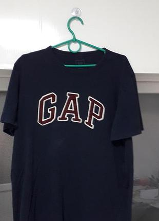 Gap
40/l/48
базова темно синя чоловіча футболка
дуже хороший  стан ( мае плямку вказано на останньому фото)
