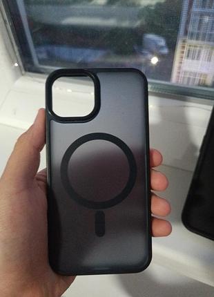 Продам чехол на айфон 13. черный матовый чехол с поддержкой magsafe для iphone- 300 грн.