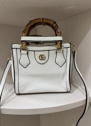 Сумка — біла модель gucci diana з бамбуковими ручками