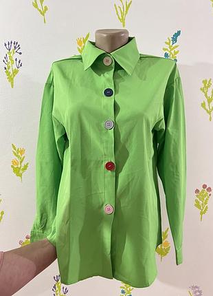 Green playful buttons — яскрава сорочка з різнокольоровими ґудзиками, легка й стильна, для сміливого щоденного образу.