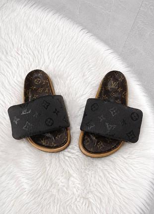 Жіночі стильні шльопанці louis vuitton. на 38-39р. устілка 25 см,