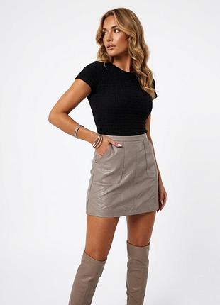 Кожаная мини-юбка new look petite, размер uk 6 (xs) бежевая из эко-кожи юбка трапеция