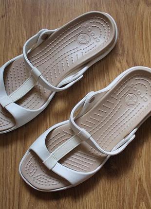 Жіночі босоніжки сандалії crocs cleo iii