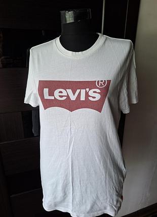 Белая женская футболка levi's с красным логотипом batwing