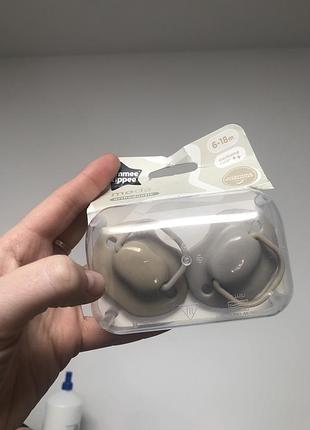 Нові пустушки дурники силікон tommee tippee moda 6-18 месяца бежевые