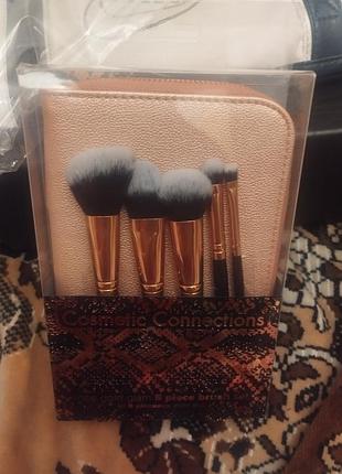 Набор кистей для макияжа 5 шт с косметичкой cosmetic connections 5 essential новый