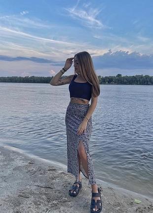 Спідниця з розрізом