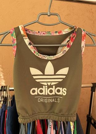 Топ спортивний adidas originals хакі 🌿