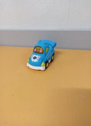 Голубая гоночная машинка из серии vtech "touch-toot drivers".